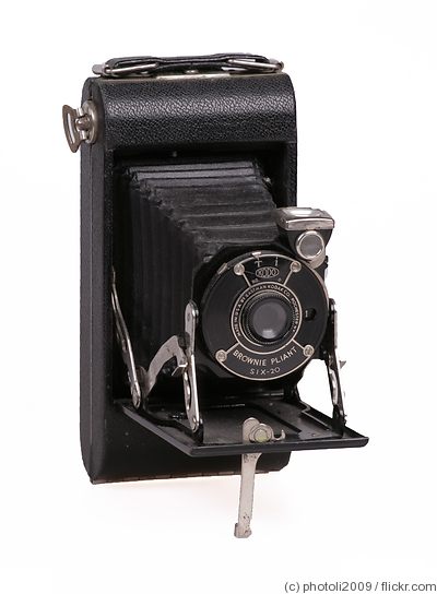 Kodak Eastman: Brownie Pliant Six-20 camera