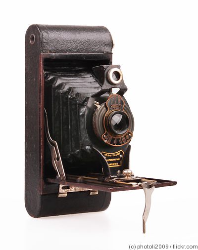 Kodak Eastman: Folding Autographic Brownie No.2A camera