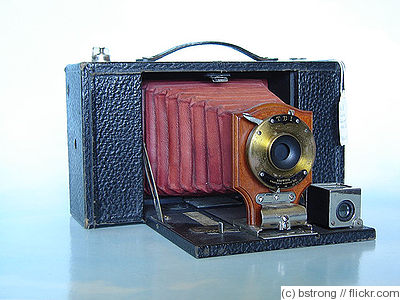 Kodak Eastman: Folding Brownie No.3 Model B camera