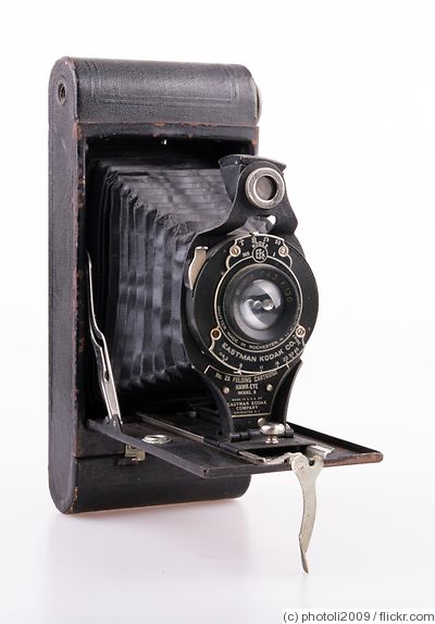 Kodak Eastman: Folding Cartridge Hawk-Eye No.2A Model B camera