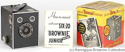 Kodak Eastman: Six-20 Brownie Junior Super camera