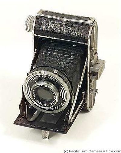 Kuribayashi (Petri): Semi First (Model V) camera