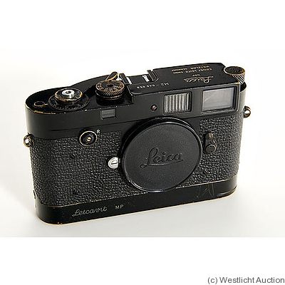 Leitz: Leica M2 black camera