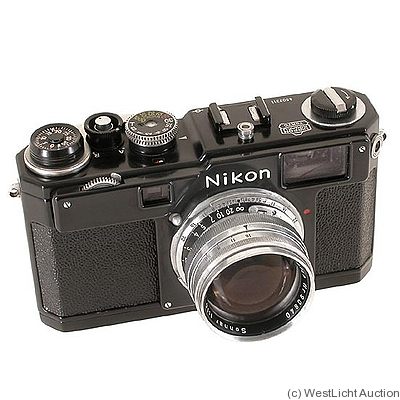 Nikon: Nikon S4 black camera