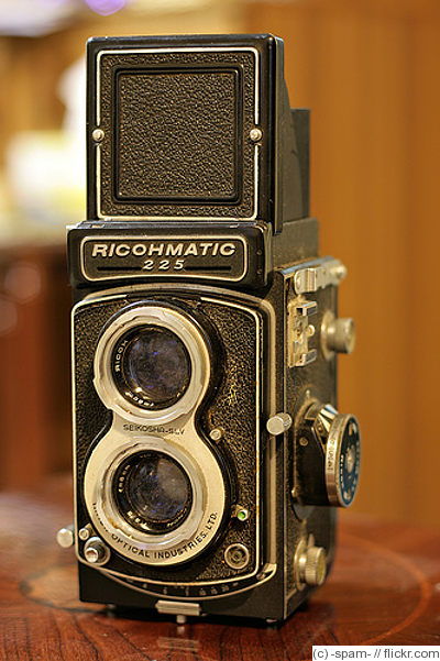 Riken: Ricohmatic 225 camera