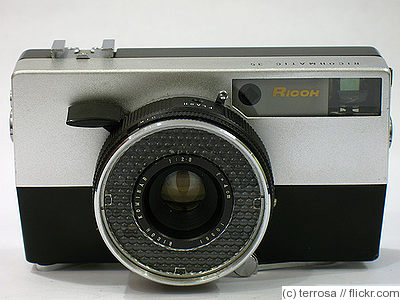 Riken: Ricohmatic 35 camera
