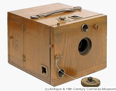 Scovill: Antique Oak Detective camera