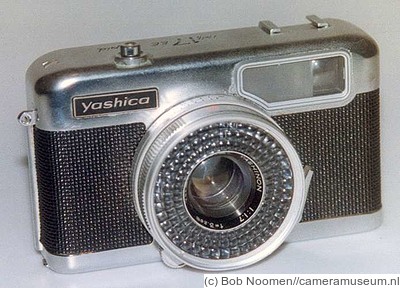 Yashica: Yashica Half 17 EE Rapid camera