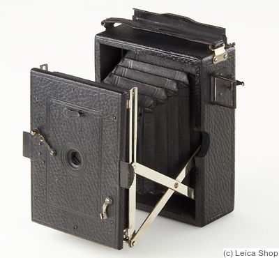 Albini: Strut-folding camera camera