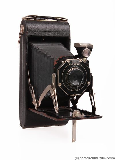 Kodak Eastman: Brownie Pliant Six-16 camera