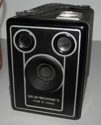 Kodak Eastman: Six-20 Brownie Model D camera