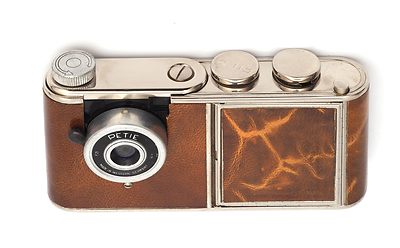 Kunik Walter: Petie Vanity (leather, brown) camera