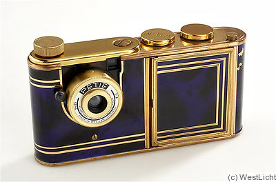 Kunik Walter: Petie Vanity (marble, gold) camera