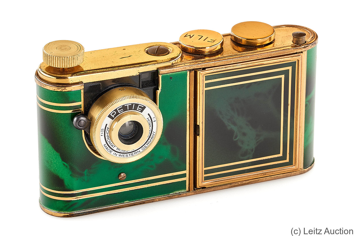 Kunik Walter: Petie Vanity (marble, green) camera