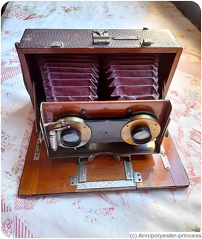 Neck: Folding Stereo camera