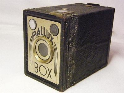 Vredeborch: Pallux Box (black) camera