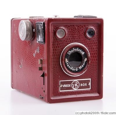 Vredeborch: Vrede-Box Standard Menis (1949) (red) camera