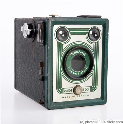 Vredeborch: Vrede-Box Standard Menis (1950) (green) camera