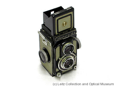 Yashica: Yashica 44A camera