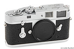 Leitz: M2 (chrome, lever rewind) camera